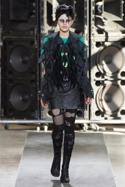 Look 11